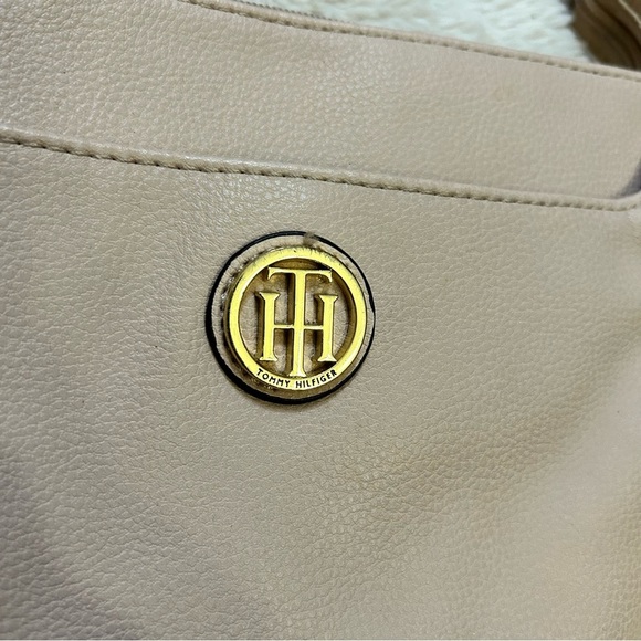 Tommy Hilfiger | Crossbody Purse | Light Pink | Gold Emblem | Zipper Pouch - Picture 10 of 10